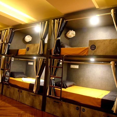 Albergue Charyana Lady Dorms Ahmedabad Exterior foto